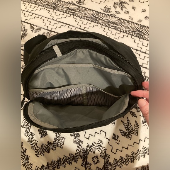 The North Face Roo Fanny Waist Lumbar Pack Black condition is great - Picture 4 of 4